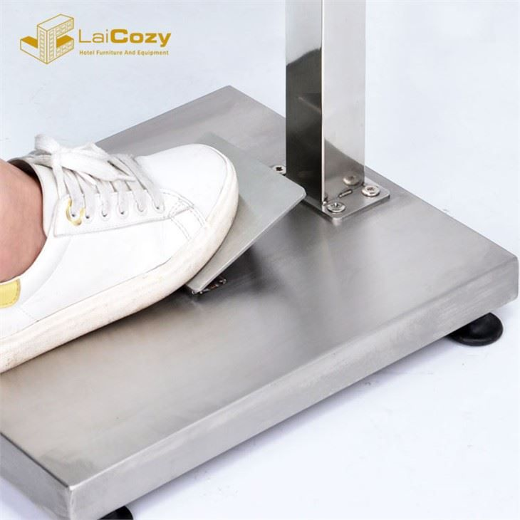 Soporte automático para dispensador de bomba de desinfectante de manos para gimnasio, operado con el pie